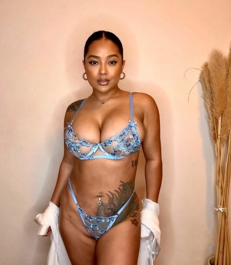 Sugey Portillo desnudos estrella galería