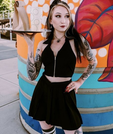 Morgan Adams estrella exclusiva galerías