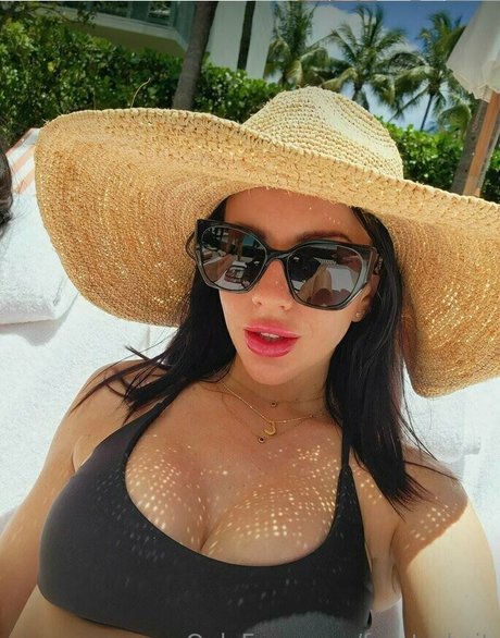 freetrukait modelo desnudo galería