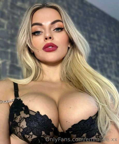 emmilee xx desnudos de estrellas galerías