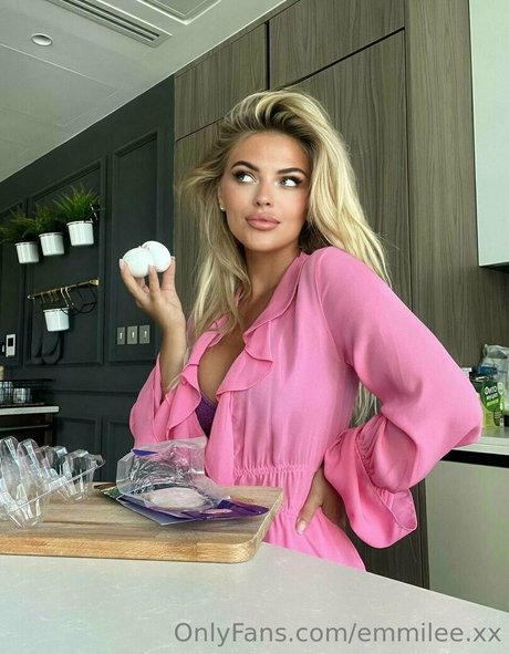 emmilee xx hermosa estrella galerías