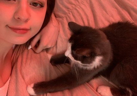 Aveykitty buen modelo fotos