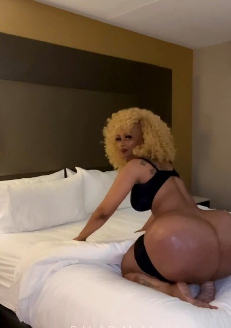 Pebbelz Da Model mejor actriz galerías