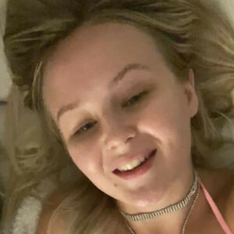 Natalia Queen modelo desnudos imágenes