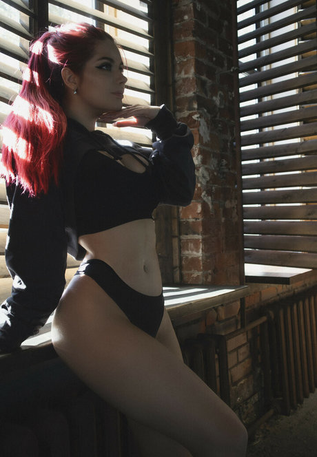 Angie Strelnikova bonita actriz foto