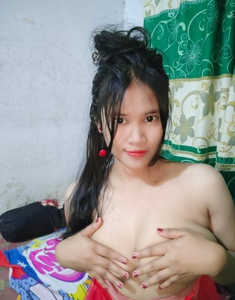 Mama Muda Anjani modelo sexual foto