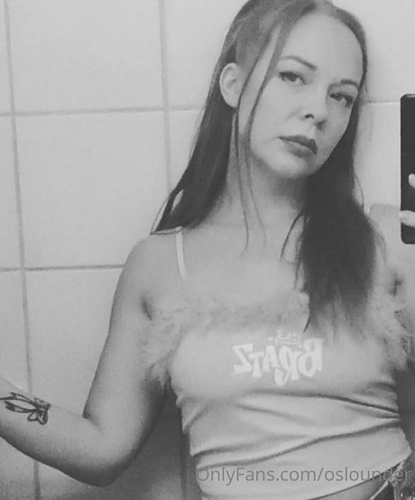 oslounder modelo adulto archivo