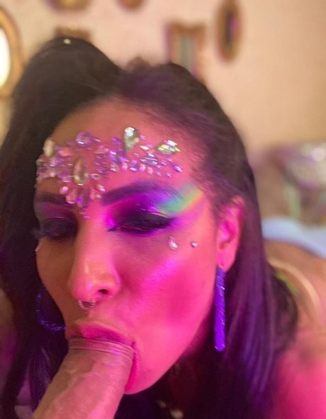 Karoline Coutinho modelo libre galería