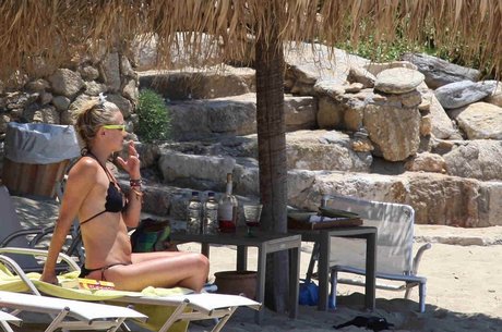 conejita morena onlyfans exclusivo caliente imágenes