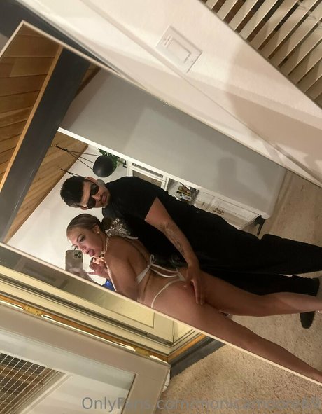 monicamoore69 hermosa modelo foto