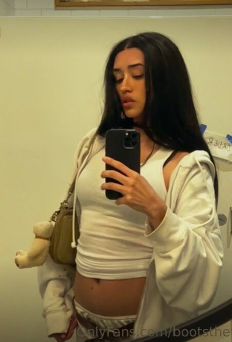 bootsthefeline modelo de alta calidad imagen