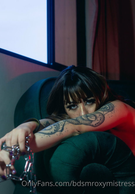 mistressroxybdsm estrella porno caliente foto