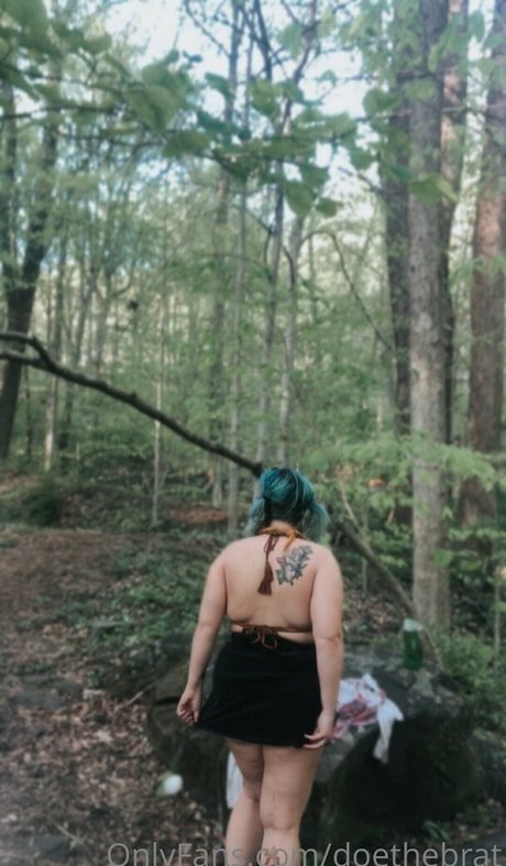 doethebrat modelo desnudos imágenes