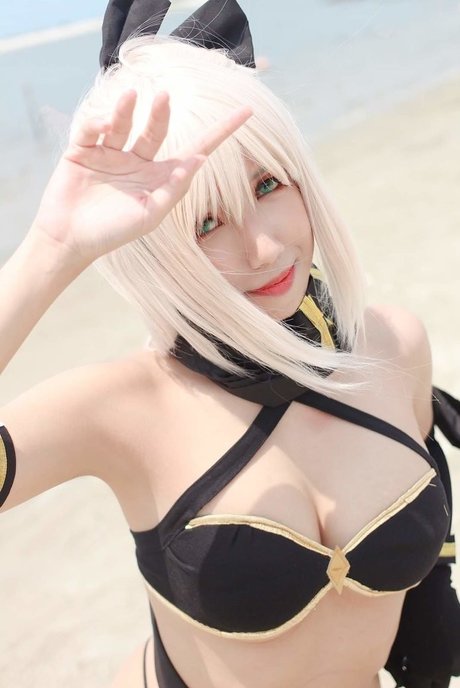 Refeen modelo desnudo galerías