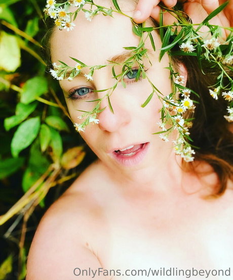 wildlingbeyond modelo caliente foto