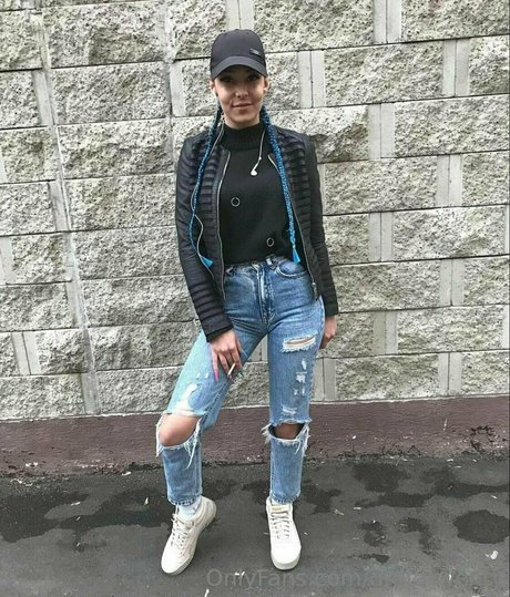 gretatwenty actriz desnuda imágenes