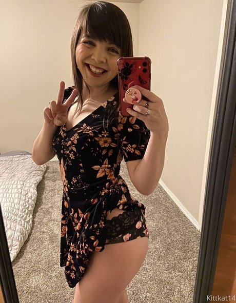 Kittkat14 xxx estrella porno galería
