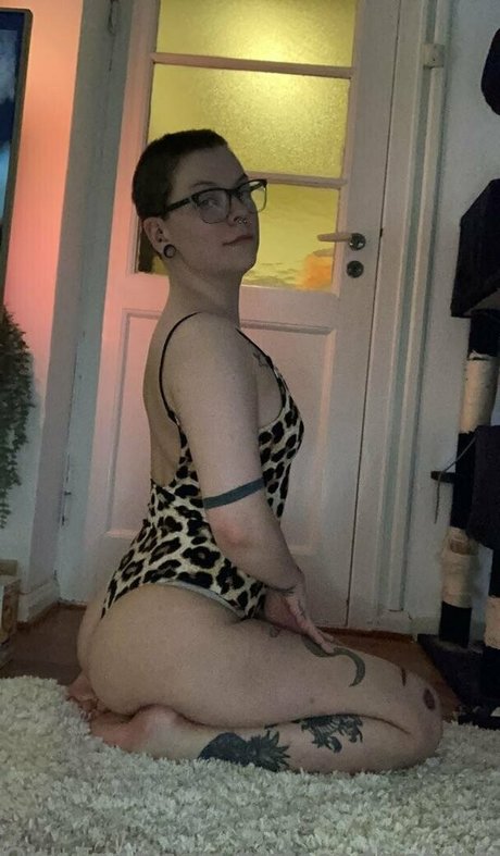 tattooedbiatchfree estrella adulta archivo