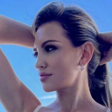 Natalie Astak modelo superior imagen