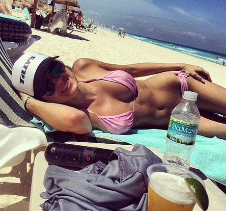 Krystal Gable estrella erótica galerías