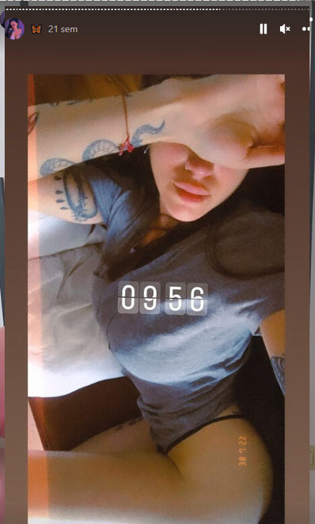 Vicky Massironi actriz atractiva galería