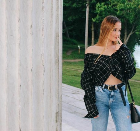 Courtney Craib actriz libre imágenes