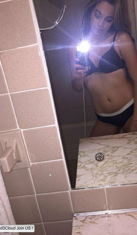 Emmie Garver desnudos de estrellas archivo