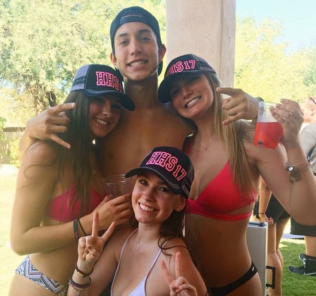 Megan Aisoff hermosa modelo imagen