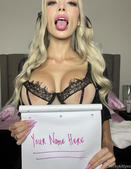 Nickykittyxx actriz desnuda foto