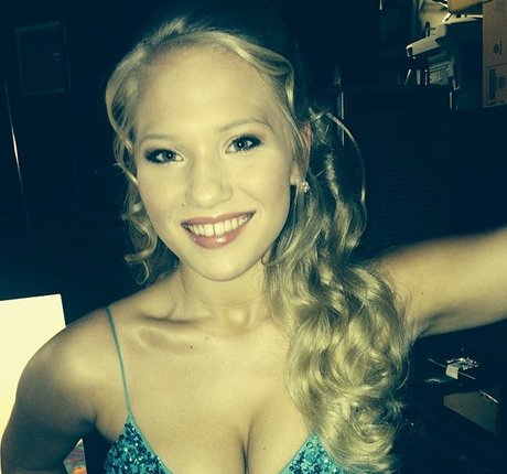 Anja Nissen desnudos de estrellas porno recopilación