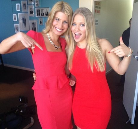 Anja Nissen actriz atractiva foto