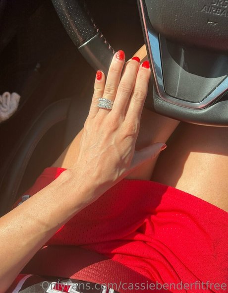 cassiebenderfitfree modelo de alta definición imagen