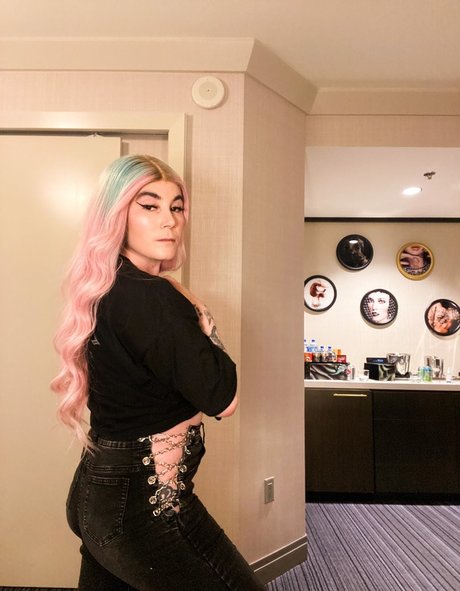 Ready To Glare estrella erótica foto