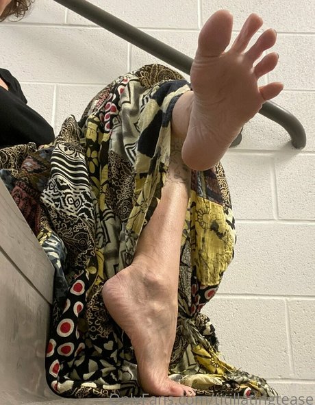 titillatingtease bonita modelo archivo