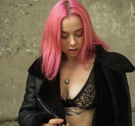 Asya Say estrella porno de arte galería