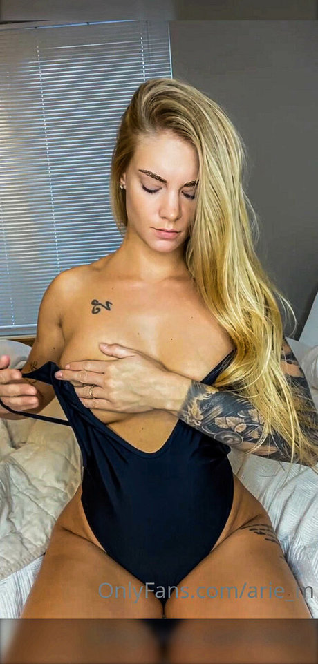 Krista M Arie hermosa estrella porno imagen