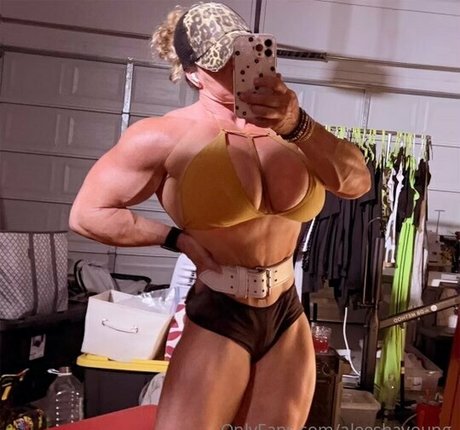 aleeshayoung hermosa estrella archivo