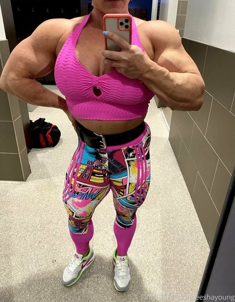 aleeshayoung estrella porno erótica imágenes