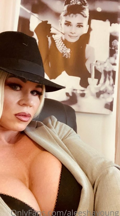 aleeshayoung estrella adulta foto