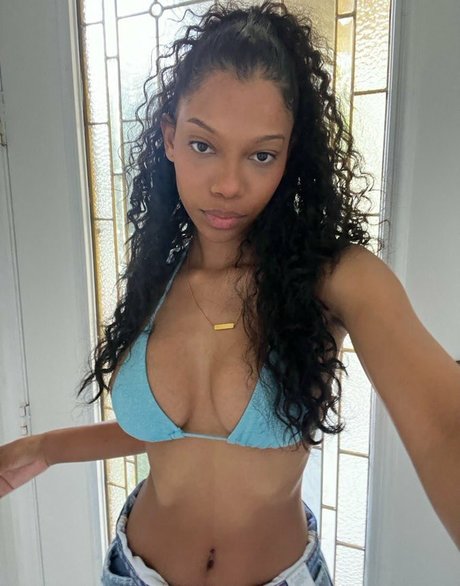 Eden Jabari estrella porno en alta definición foto