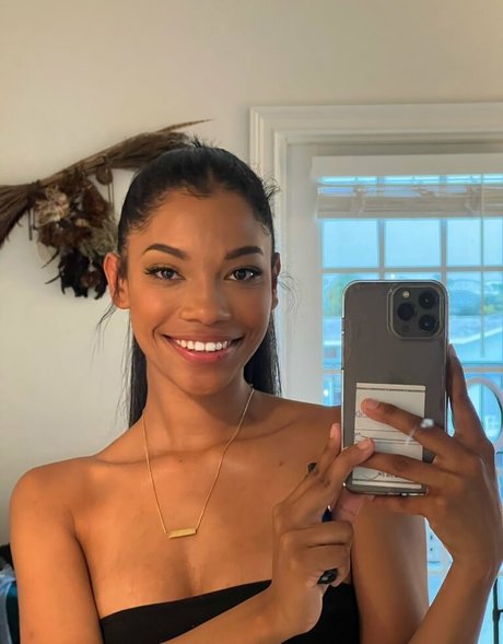 Eden Jabari desnudos de estrellas porno fotos