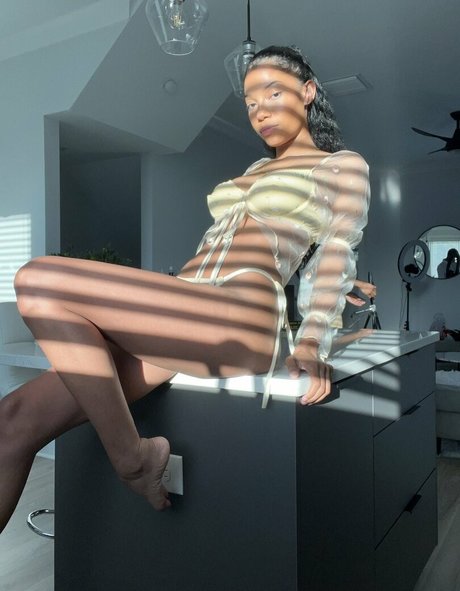 Eden Jabari actriz desnuda foto