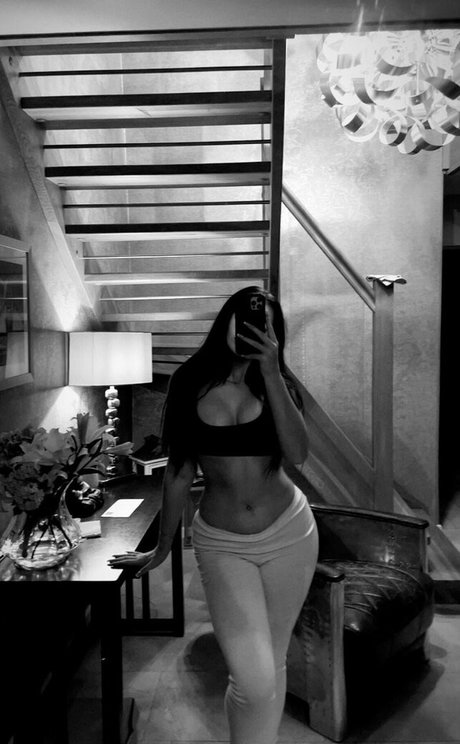 Kiera Lucy estrella del arte archivo