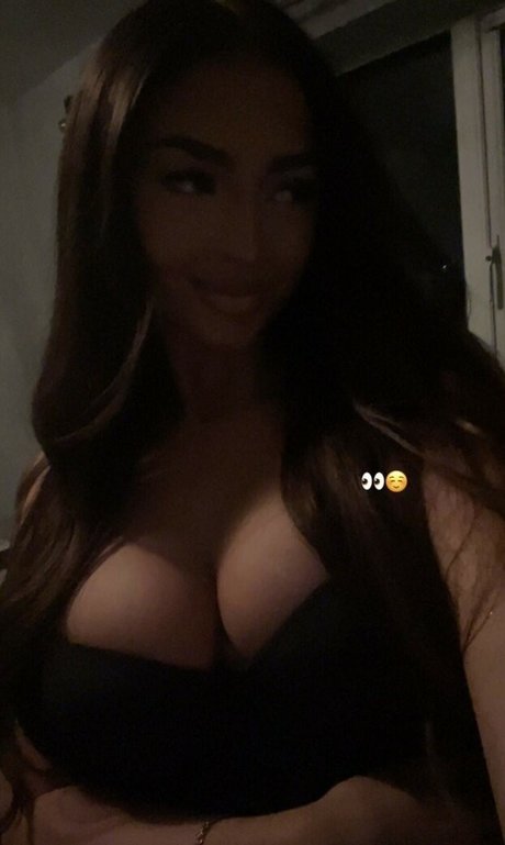 Kiera Lucy estrella pornografica imagen