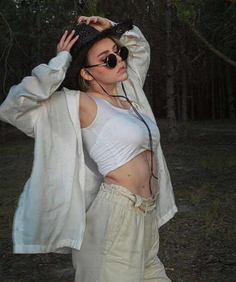 Alina Rin modelo archivo