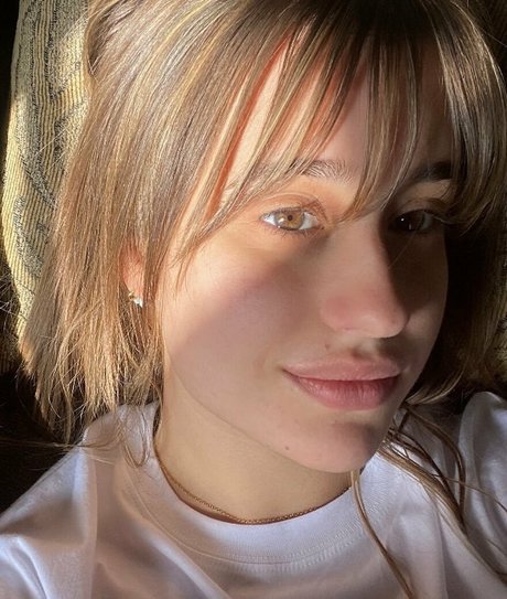 Julia Gomez libre de estrellas galería