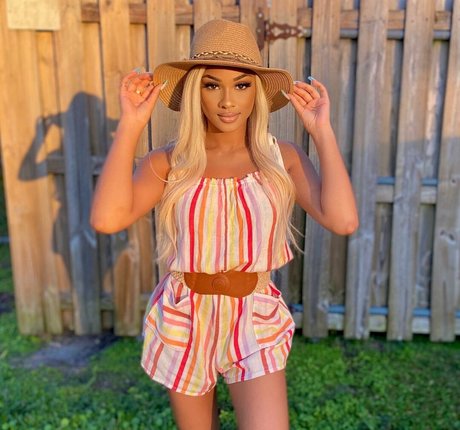 Breann Llewelyn estrella porno sexy archivo