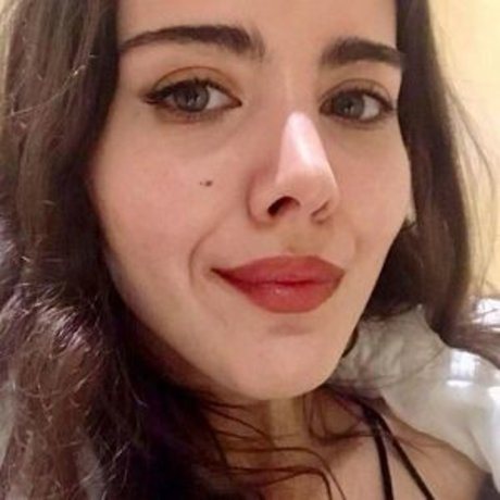 Selin Celikdelen actriz atractiva imagen