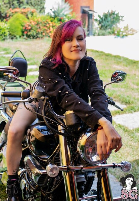 Ninha Suicide hermosa estrella imágenes