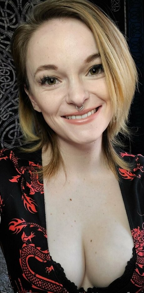 tatteasefree buen modelo foto